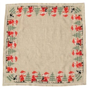 75-0339 Vintersportsnisser juletrstppe 141x141 cm